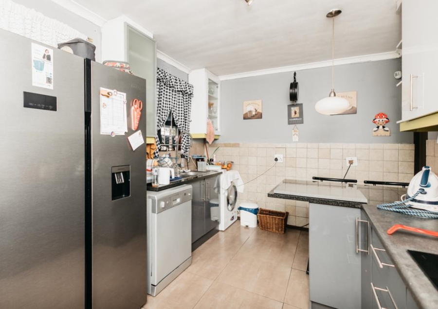 4 Bedroom Property for Sale in Peerless Park East Western Cape